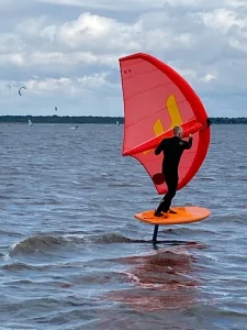 Wingfoil Komplettset Verleih – Miete hochwertiges Wingfoil-Equipment für dein Abenteuer am Wasser